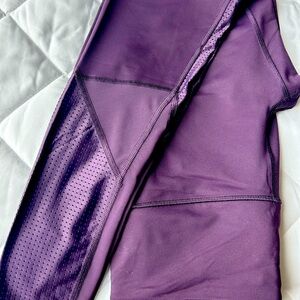 Victoria’s Secret summer leggings breathable. Very trendy.